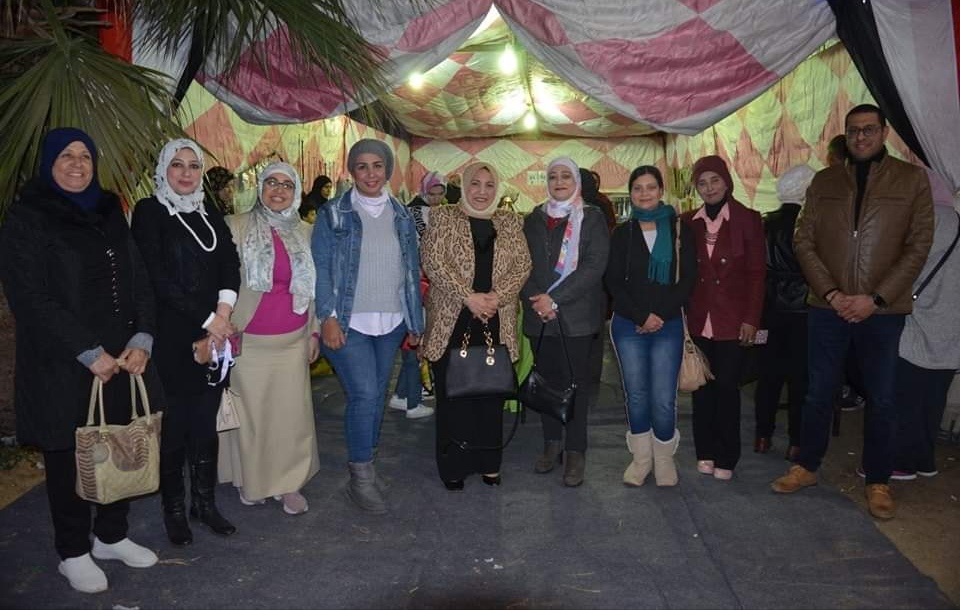 رئيس المجلس الاقتصادي بغرفة الاسماعيلية تفتتح معرض المشغولات اليدوية بحديقة الشيخ زايد